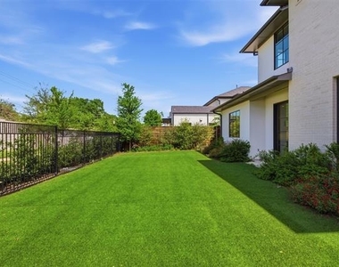 9855 Kingsway Avenue - Photo Thumbnail 34