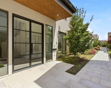 9855 Kingsway Avenue - Photo Thumbnail 1