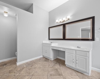2204 Windcastle Drive - Photo Thumbnail 27