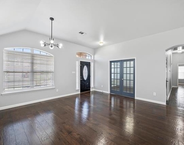 2204 Windcastle Drive - Photo Thumbnail 6