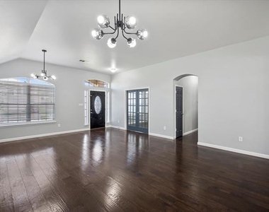 2204 Windcastle Drive - Photo Thumbnail 11