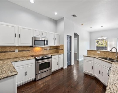 2204 Windcastle Drive - Photo Thumbnail 17