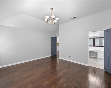 2204 Windcastle Drive - Photo Thumbnail 24