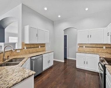 2204 Windcastle Drive - Photo Thumbnail 13