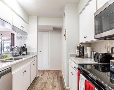 5881 Preston View Boulevard - Photo Thumbnail 6