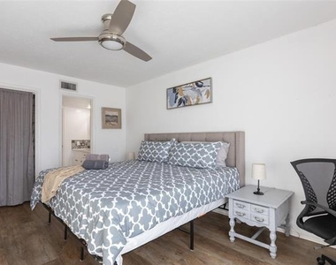 5881 Preston View Boulevard - Photo Thumbnail 9