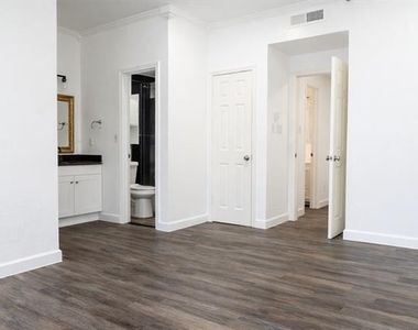 3105 San Jacinto Street - Photo Thumbnail 4