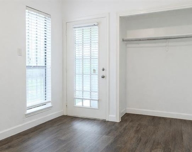 3105 San Jacinto Street - Photo Thumbnail 6