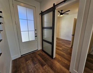 2374 Southwood Drive - Photo Thumbnail 10