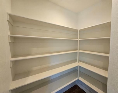 2374 Southwood Drive - Photo Thumbnail 9