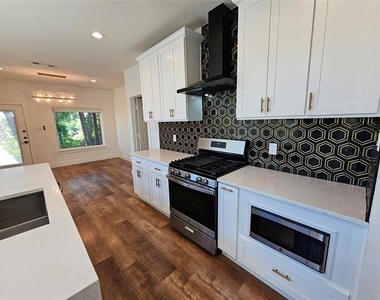 2374 Southwood Drive - Photo Thumbnail 3