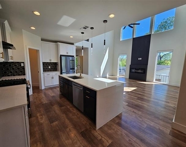 2374 Southwood Drive - Photo Thumbnail 6