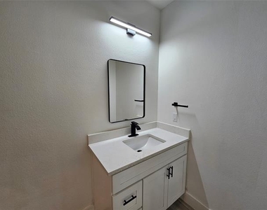 2374 Southwood Drive - Photo Thumbnail 32