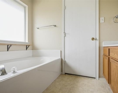 100 Pinnacle Circle - Photo Thumbnail 16