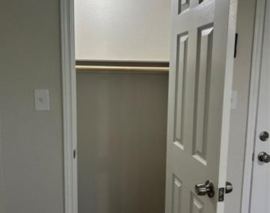407 N Justin Avenue - Photo Thumbnail 6