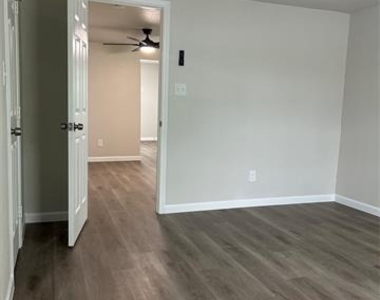 407 N Justin Avenue - Photo Thumbnail 2