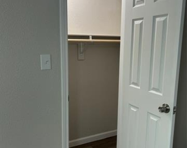 407 N Justin Avenue - Photo Thumbnail 5