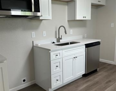 407 N Justin Avenue - Photo Thumbnail 8