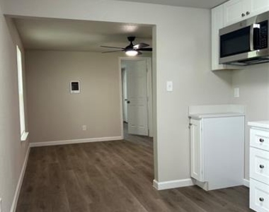 407 N Justin Avenue - Photo Thumbnail 9