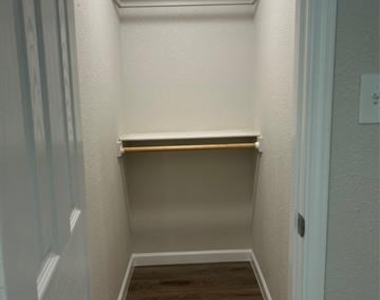 407 N Justin Avenue - Photo Thumbnail 4