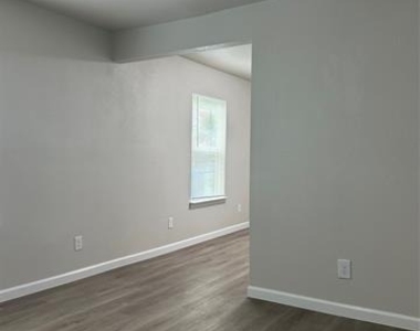 407 N Justin Avenue - Photo Thumbnail 4