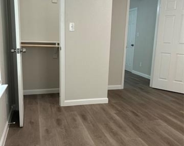 407 N Justin Avenue - Photo Thumbnail 2