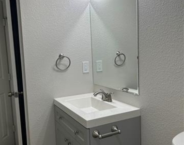 407 N Justin Avenue - Photo Thumbnail 9