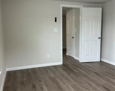 407 N Justin Avenue - Photo Thumbnail 2