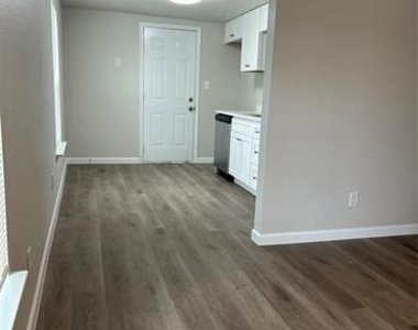407 N Justin Avenue - Photo Thumbnail 5