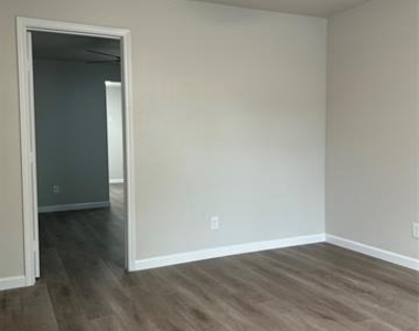 407 N Justin Avenue - Photo Thumbnail 3