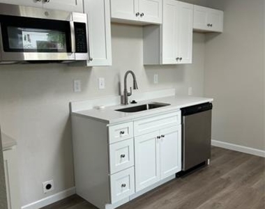 407 N Justin Avenue - Photo Thumbnail 5