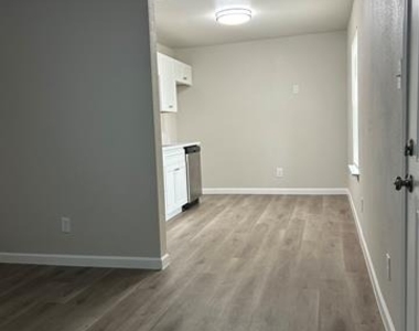 407 N Justin Avenue - Photo Thumbnail 4