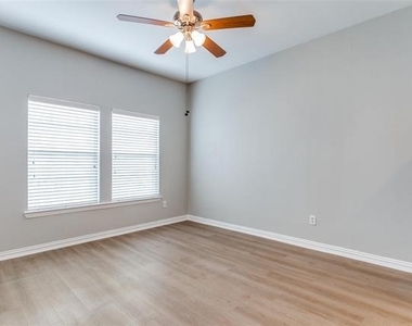 3725 Vienna Street - Photo Thumbnail 10