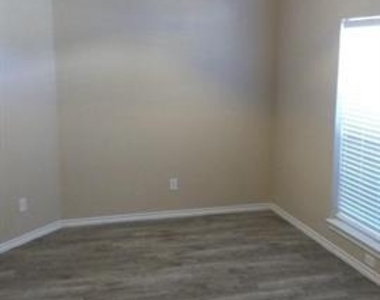 306 Packer Drive - Photo Thumbnail 7
