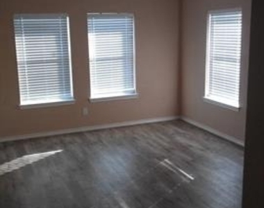 306 Packer Drive - Photo Thumbnail 8