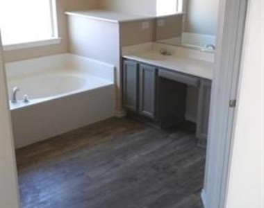 306 Packer Drive - Photo Thumbnail 9