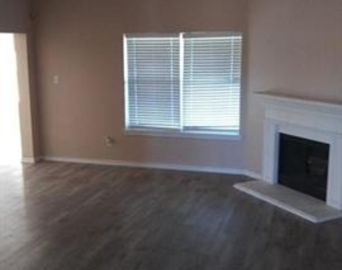 306 Packer Drive - Photo Thumbnail 2