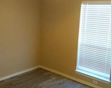 306 Packer Drive - Photo Thumbnail 12