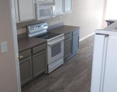 306 Packer Drive - Photo Thumbnail 3