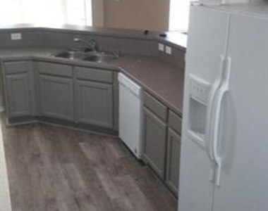 306 Packer Drive - Photo Thumbnail 4