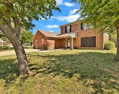 308 Mack Drive - Photo Thumbnail 2