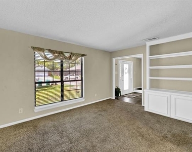 308 Mack Drive - Photo Thumbnail 4