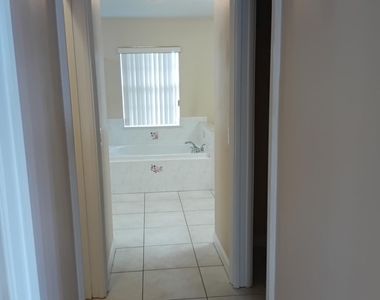 726 Sw Byron Street - Photo Thumbnail 3