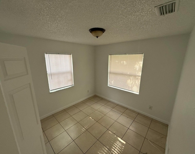336 Ne 12th Avenue - Photo Thumbnail 3