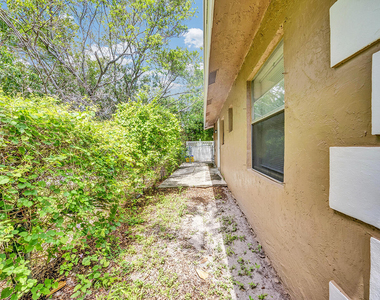 336 Ne 12th Avenue - Photo Thumbnail 9
