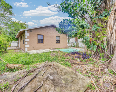 336 Ne 12th Avenue - Photo Thumbnail 8
