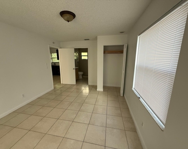 336 Ne 12th Avenue - Photo Thumbnail 7