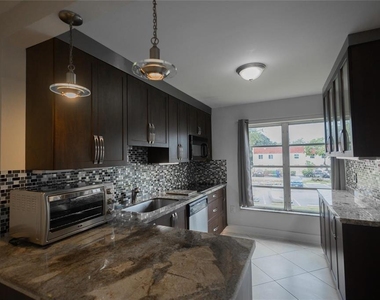 4152 Inverrary Drive - Photo Thumbnail 5