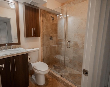 4152 Inverrary Drive - Photo Thumbnail 8