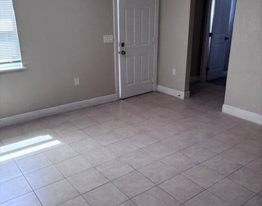 5393 Se 48th Avenue - Photo Thumbnail 3